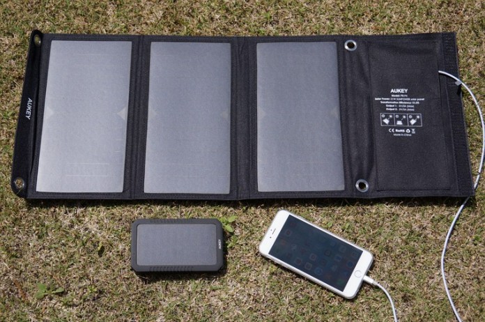 aukey-solar-charger-mobile-battery-pb-p8-p3-review