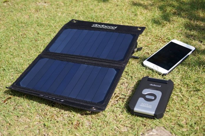 dodocool-solar-charger-10000-4200-mah-mobile-battery-review 【レビュー】キャンプなどのアウトドアや防災の備えに!「dodocool 2ポート ソーラーチャージー&10000 mAhモバイルバッテリー」と「dodocool ソーラーチャージャー&4200mAhモバイルバッテリー&LEDライト」があれば屋外での活動時に心強いですよ!