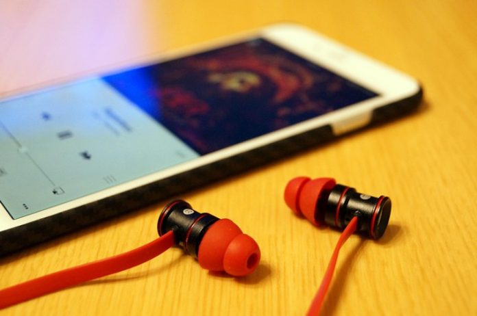 ec-technology-bluetooth-4-1-wireless-earphone-review 【レビュー】豊かな中~低音で迫力あり!「EC Technology Bluetooth 4.1 ワイヤレスイヤホン」はコスパに優れた高音質イヤホン!