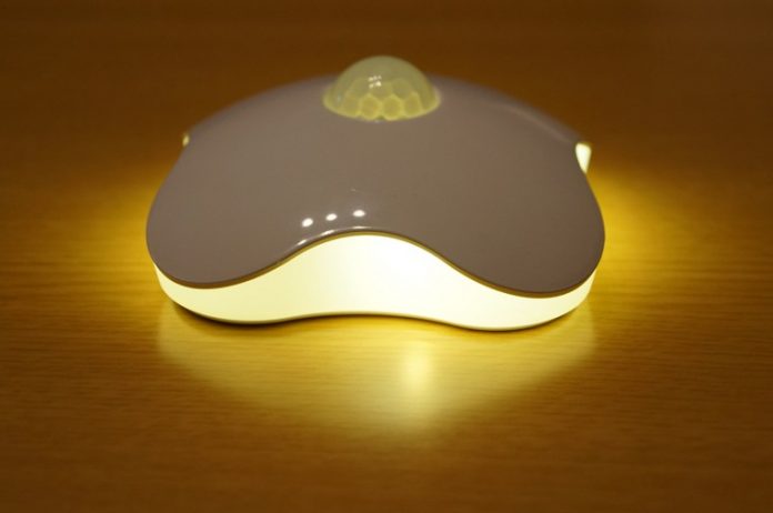 inno-technology-led-sensor-light-yellow-review 【レビュー】暖かい色調で使いやすい!「LED人感センサーライト イエロー」は寝室やウォークインクローゼットの調光におすすめ!
