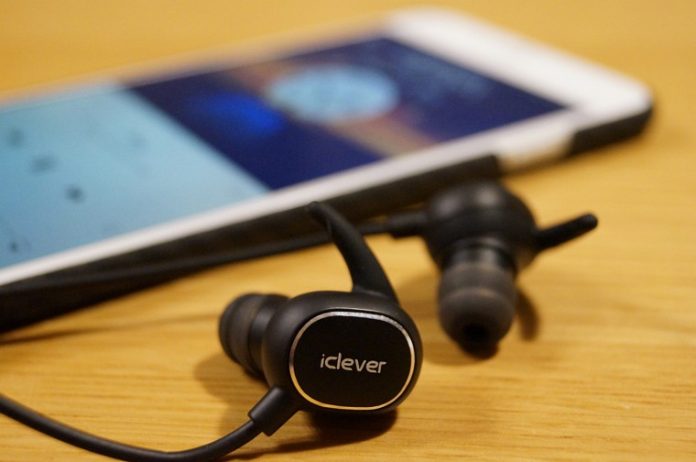 iclever-ic-bth06-bluetooth-wireless-earphone-review iClever Bluetooth スポーツイヤホン レビュー