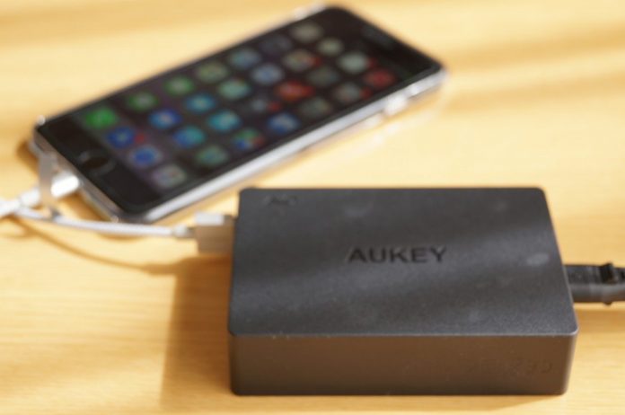 aukey-usb-c-quick-charge-3-0-pa-y6-review Aukey USB充電器 ACアダプター 60W 6ポート PA-Y6 レビュー