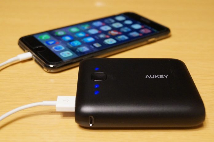 aukey-mobile-battery-10000-mah-pb-n42-review 【レビュー】大容量で安くてコンパクト!「AUKEY モバイルバッテリー 10000mAh 2USBポート PB-N42」はコスパに優れた安価なモバイルバッテリー!