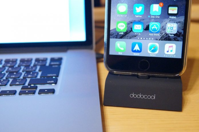 dodocool-lightning-dock-with-3-5-mm-sudio-jack-mfi-iphone-review 【レビュー】iPhoneユーザーにおすすめ!「dodocool MFi認証 Apple Lightning充電クレードル」は充電だけでなく、3.5mmオーディオジャック付きで音楽も楽しめますよ!