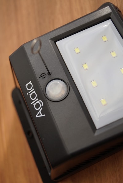 ソーラー充電式LEDセンサーライト「Aglaia LT-O1」レビュー