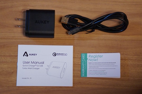 Quick Charge 3.0対応急速充電器「Aukey PA-T9」のセット内容