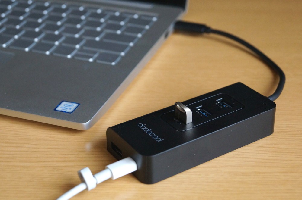 【レビュー】USB-Cポート搭載のノートパソコンにおすすめ！「dodocool USB-Cハブ to 4×USB3.0ポート」があればUSBメモリの使用やスマホの充電/データ転送が便利になりますよ！ハブを介しての充電にも対応！