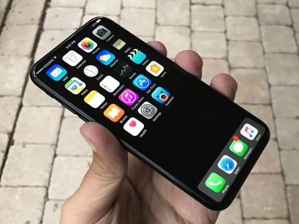 iPhoneのOLED搭載5.8インチモデルの名称は「iPhone X」？