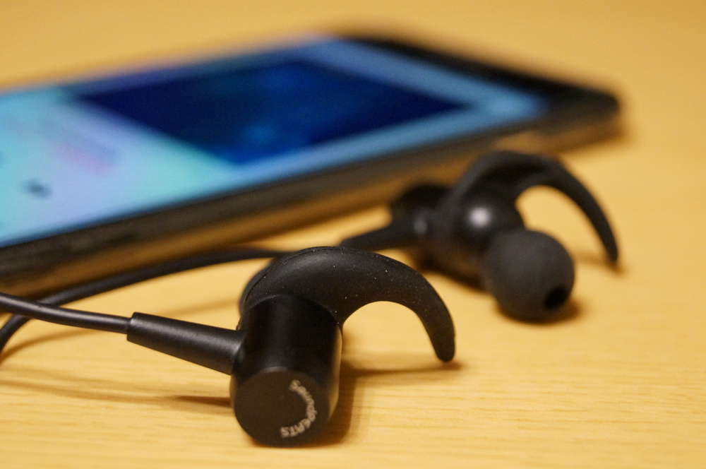 【レビュー】バランスの良い音質で聴きやすい！「SoundPEATS Bluetoothイヤホン Q24」はシンプルデザイン＆軽量で装着感も良好！