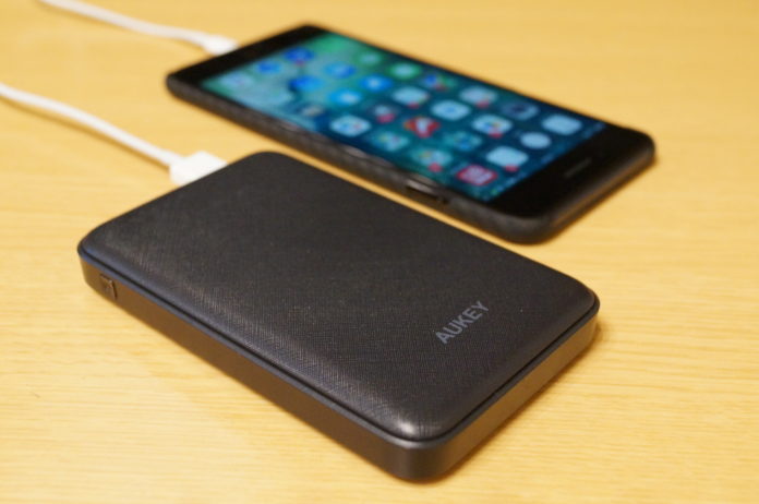 aukey-mobile-battery-pb-n50-review 【レビュー】大容量なのにコンパクト!「AUKEY モバイルバッテリー 10000mAh PB-N50」は2USBポート搭載で便利なモバイルバッテリー!