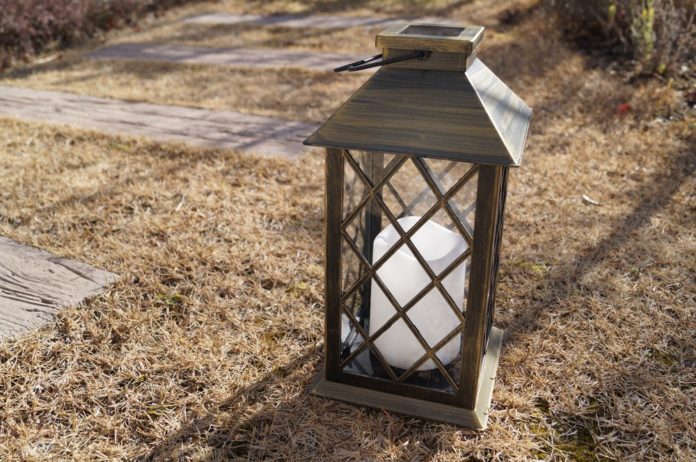 tomshine-led-solar-light-lantern-review-1 【レビュー】「Tomshine ランタンLEDソーラーライト」はレトロなアンティーク調の雰囲気がなかなか良い!