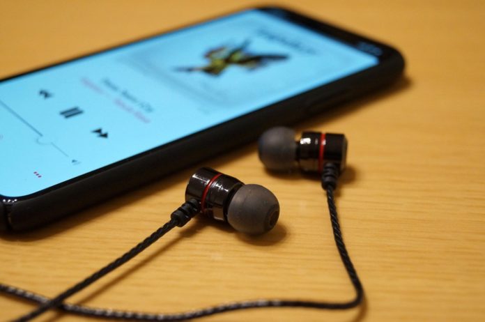 aukey-wired-canal-earphones-ep-x3-reiew 【レビュー】999円!「AUKEY 有線カナルイヤフォン EP-X3」はドンシャリサウンドに金属製筐体、収納ポーチも付いた超お買い得イヤホン!