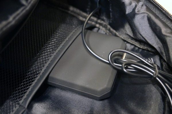 Inateck 盗難防止耐傷付きラップトップバックパック USB充電ポートと防水レインカバー付き：レビュー