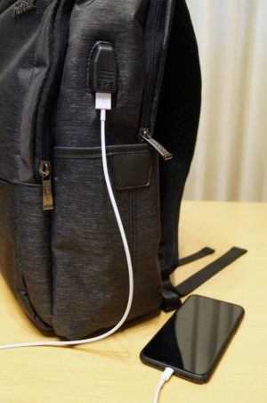 Inateck 盗難防止耐傷付きラップトップバックパック USB充電ポートと防水レインカバー付き：レビュー