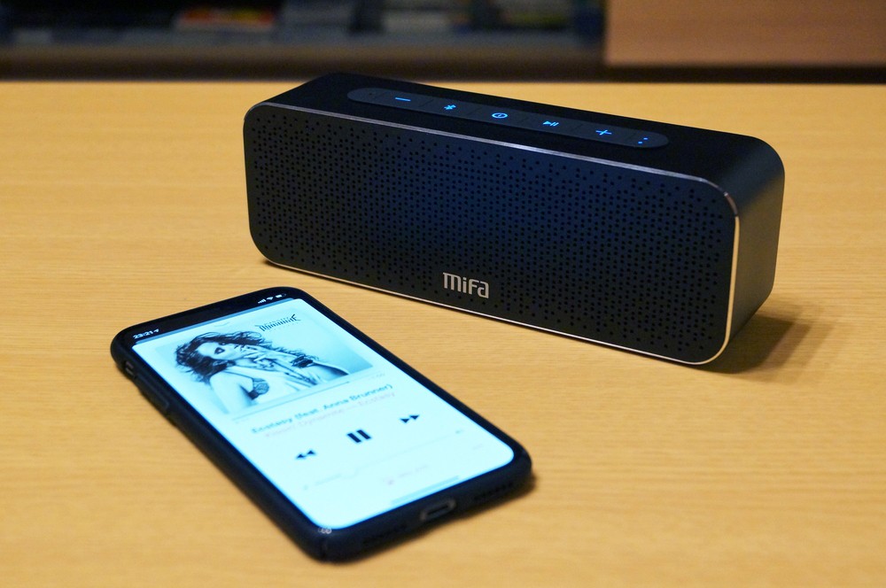 【レビュー】高級感のあるデザインが素晴らしい！「MIFA A20 Bluetooth スピーカー」は音質良好でコスパ抜群！