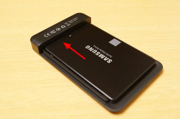 PS4を外付けSSDで高速化！まずはケースにSSDを取り付け！