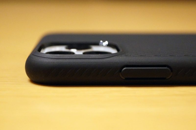 Spigen TPU リキッドエアー：iPhone 11 Pro Maxに装着した状態でのレビュー