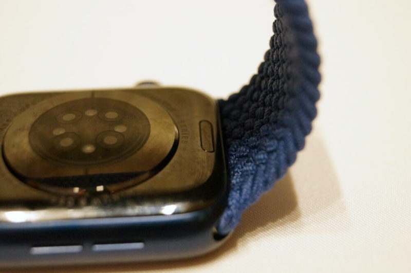 Apple Watch「ブレイデッドソロループ」の付け方/外し方解説