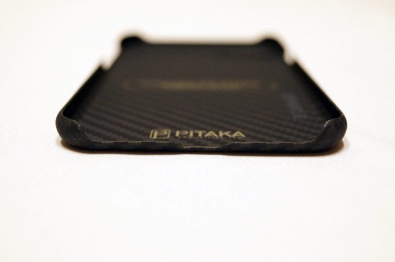 「PITAKA MagEZ Case」iPhone SE 第2世代用：外観レビュー
