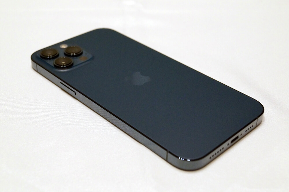 iPhone 12 Pro Max パシフィックブルー レビュー：総じて満足度は高い 