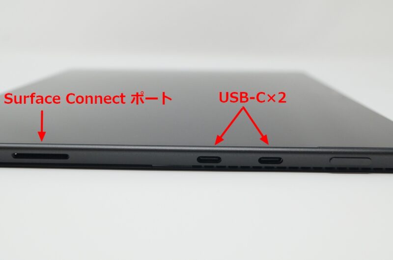 外部ポートはThunderbolt 4対応のUSB-Cポートが2つ。USB-Aが無いのとSDカードスロットが無いのは残念。3.5mm ヘッドセット ジャックは有り。