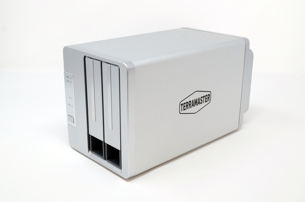 TerraMaster F2-422 2ベイ NAS レビュー：10GbE対応で4万円台とコスパ良好！簡単セットアップで初心者にもおすすめ！