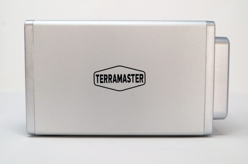 TerraMaster F2-422：外観レビュー