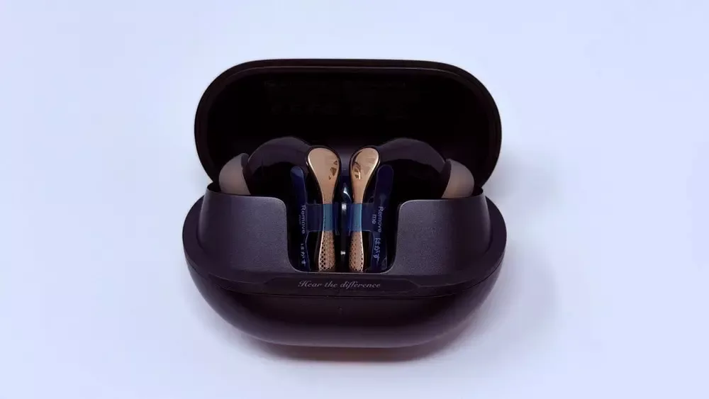 絶縁シールを剥がす